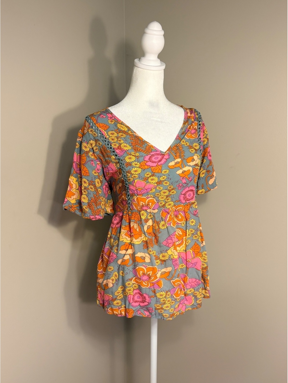 Rusttydustty Gray Babydoll Blouse Size Large Bishop Sleeve Floral Boho Hippie